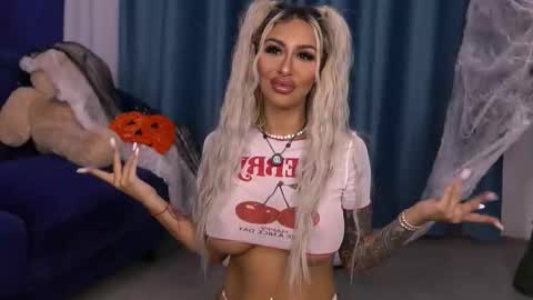 GoldenAmberX online show from 10/30/25, 06:04