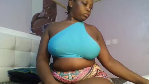 Snapshot of goldencurves_bunny chatting on 02/05/26, 08:08 Bella online show from 02/05/26, 08:08