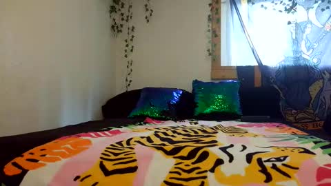 XxPretentious PeachxX online show from 06/08/26, 08:42
