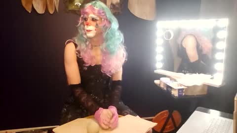 Lilly online show from 11/05/25, 01:55