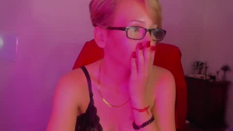 Snapshot of goldengirlrose chatting on 09/17/25, 06:09 goldenrosa online show from 09/17/25, 06:09