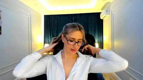 Olivia online show from 02/20/25, 09:44