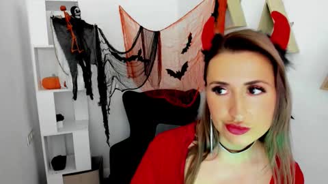 Olivia online show from 10/31/25, 05:08