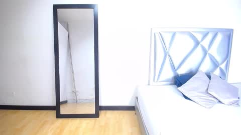 goldenn_ass1 online show from 12/18/25, 03:56