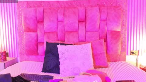 Snapshot of goldilockss15 chatting on 10/07/25, 03:14 goldilockss15 online show from 10/07/25, 03:14