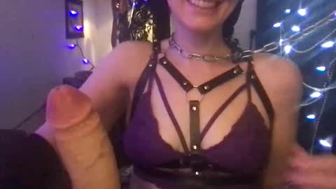 goldynsilvyrempress online show from 05/25/26, 02:28