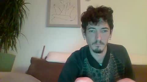 Snapshot of gon835 chatting on 12/16/25, 07:52 Gon835 online show from 12/16/25, 07:52