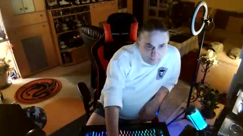 Snapshot of google5001 chatting on 10/17/25, 10:45 google5001 online show from 10/17/25, 10:45