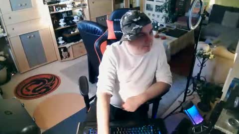 Snapshot of google5001 chatting on 12/15/25, 08:40 google5001 online show from 12/15/25, 08:40