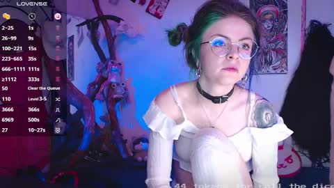 Snapshot of gor3bit chatting on 12/05/24, 05:15 Giggle Monster online show from 12/05/24, 05:15