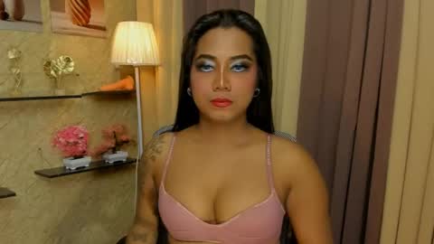 Snapshot of gorgeous_dark_luna chatting on 05/13/26, 05:21 RIANA online show from 05/13/26, 05:21