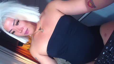 Samantha online show from 04/26/26, 04:21