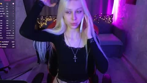 Snapshot of goth__tv chatting on 01/15/26, 12:32 Violeta online show from 01/15/26, 12:32