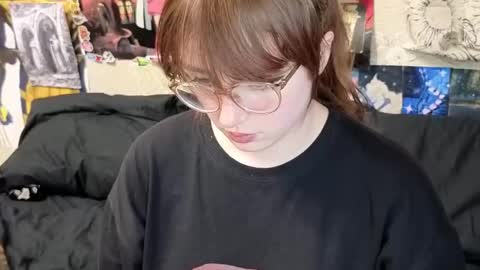 Snapshot of goth_pumpkin chatting on 10/03/25, 09:23 Amy online show from 10/03/25, 09:23