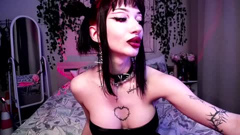 Snapshot of gothdesss chatting on 12/24/24, 11:11    online show from 12/24/24, 11:11