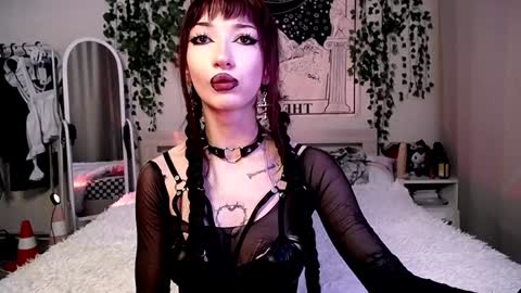 Snapshot of gothdesss chatting on 01/15/25, 03:11    online show from 01/15/25, 03:11