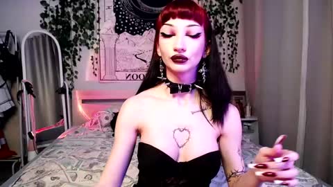 Snapshot of gothdesss chatting on 02/26/25, 02:15    online show from 02/26/25, 02:15