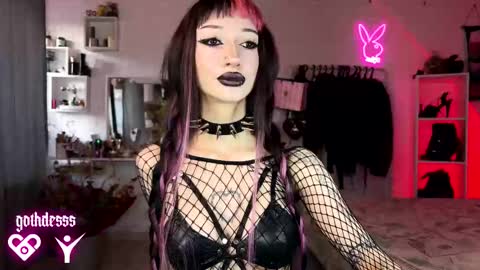Snapshot of gothdesss chatting on 03/15/26, 04:18 online show from 03/15/26, 04:18