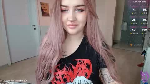 traumfrau Kira angel face devil eyes I SELL A LOT VIDEO IN GALLERY online show from 02/11/26, 11:04