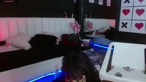 Snapshot of gotthic_met chatting on 11/04/25, 04:33 Meredith Alessandra online show from 11/04/25, 04:33