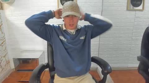 Snapshot of gotyck_boy chatting on 12/17/25, 08:26 Zack online show from 12/17/25, 08:26