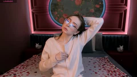Snapshot of grace_blush chatting on 10/11/25, 08:02 Grace online show from 10/11/25, 08:02