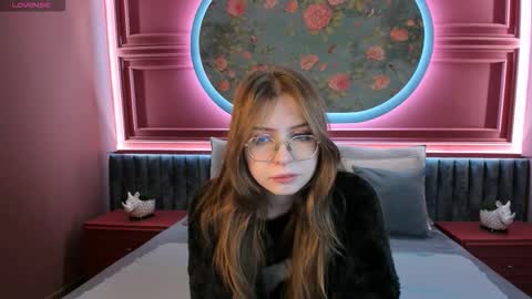 Snapshot of grace_blush chatting on 10/19/25, 06:36 Grace online show from 10/19/25, 06:36