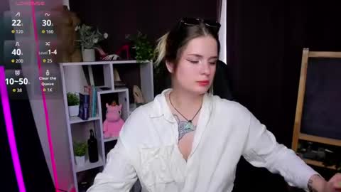 Snapshot of grace_floral chatting on 07/30/26, 02:21 Grace online show from 07/30/26, 02:21