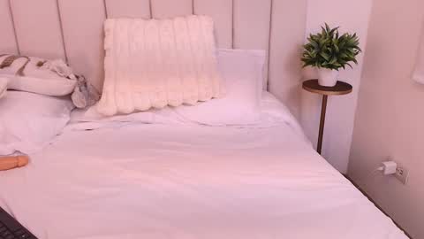 Snapshot of gracemontgomery chatting on 10/10/25, 01:37 Grace online show from 10/10/25, 01:37