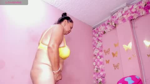 Snapshot of grandmother_milf chatting on 05/31/26, 06:09 Mi Name is violeta online show from 05/31/26, 06:09