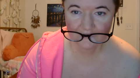 Snapshot of grateful42day chatting on 05/18/26, 01:28 grateful42day online show from 05/18/26, 01:28