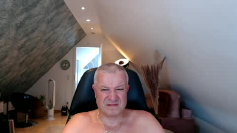 Snapshot of grau197077 chatting on 06/30/26, 10:05 grau197077 online show from 06/30/26, 10:05