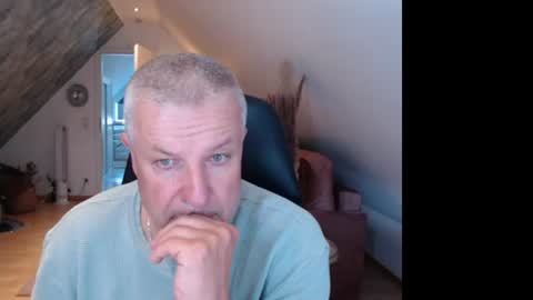 Snapshot of grau197077 chatting on 07/14/26, 12:00 grau197077 online show from 07/14/26, 12:00
