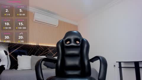 Snapshot of gray_boy chatting on 10/31/25, 02:56 Gray online show from 10/31/25, 02:56