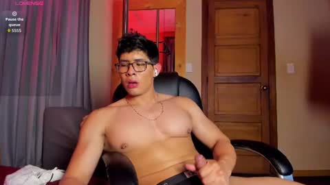 Snapshot of grayandrews chatting on 06/11/26, 02:53 grayandrews online show from 06/11/26, 02:53