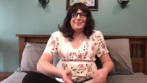 Snapshot of greedychin chatting on 02/03/25, 03:38 Also Khloe online show from 02/03/25, 03:38