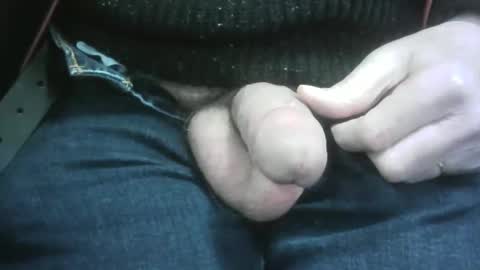 Snapshot of green_robin_hood chatting on 12/23/24, 04:28 Green Robin Hood online show from 12/23/24, 04:28