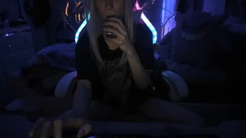 Snapshot of greeneyedlovexo chatting on 02/12/25, 05:47 GreenEyedLovexo online show from 02/12/25, 05:47