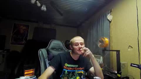 Greenlungs8195 online show from 10/11/25, 06:34