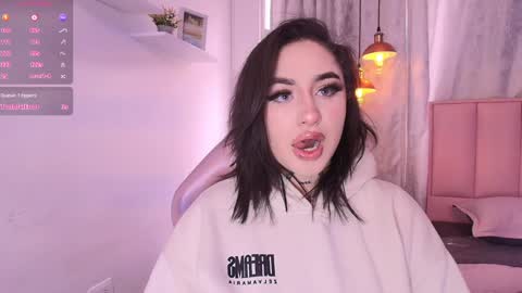 Snapshot of greennbella chatting on 12/21/24, 07:16 online show from 12/21/24, 07:16