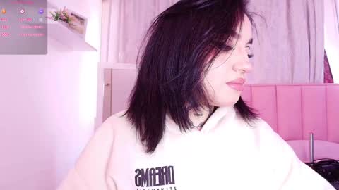 Snapshot of greennbella chatting on 01/20/25, 07:04 online show from 01/20/25, 07:04