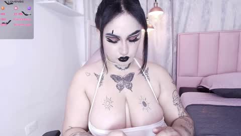 Snapshot of greennbella chatting on 01/24/25, 07:28 online show from 01/24/25, 07:28