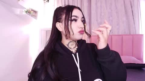 Snapshot of greennbella chatting on 01/27/25, 07:03 online show from 01/27/25, 07:03