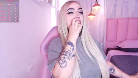 Snapshot of greennbella chatting on 02/02/25, 07:04 online show from 02/02/25, 07:04