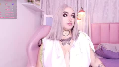 Snapshot of greennbella chatting on 02/13/25, 07:10 online show from 02/13/25, 07:10