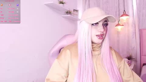 Snapshot of greennbella chatting on 02/17/25, 07:10 online show from 02/17/25, 07:10