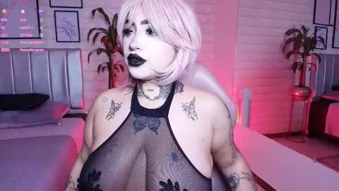 Snapshot of greennbella chatting on 09/10/25, 07:14 online show from 09/10/25, 07:14