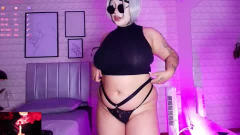 Snapshot of greennbella chatting on 09/22/25, 07:16 online show from 09/22/25, 07:16