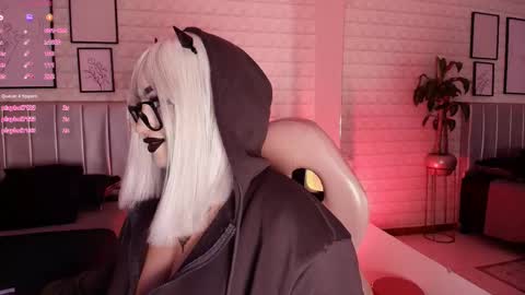 Snapshot of greennbella chatting on 09/23/25, 07:17 online show from 09/23/25, 07:17