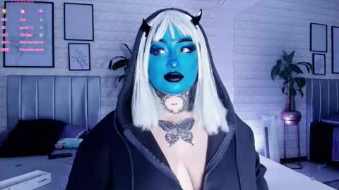 Snapshot of greennbella chatting on 09/24/25, 07:17 online show from 09/24/25, 07:17